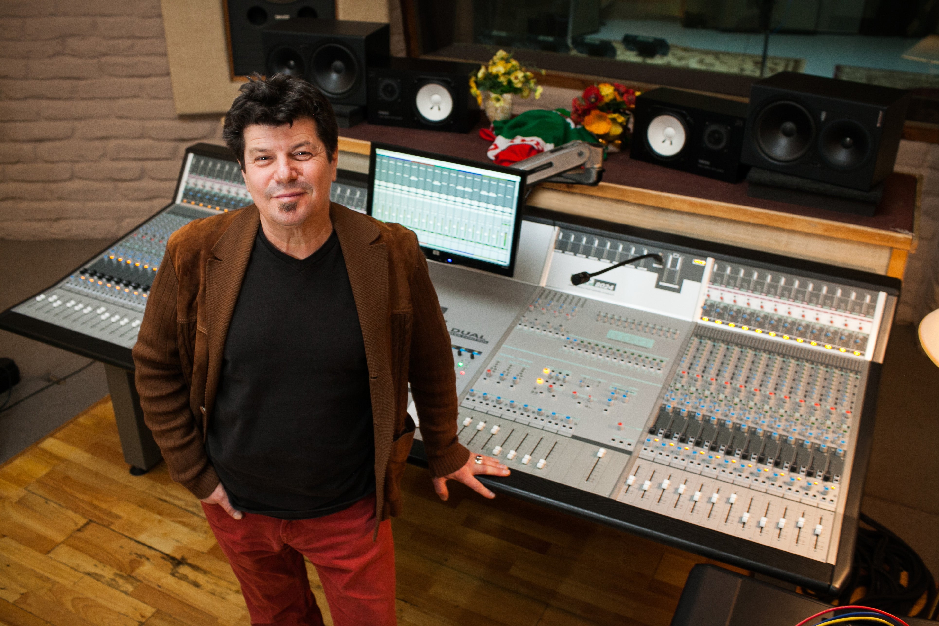 Santa FE, NM Producer Jono Manson chooses PAD and Audient