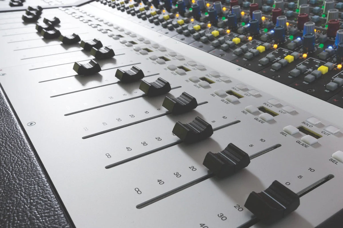 Neve Console Fader Module AMS Neve Genesys G48 (48 input, 24 fader) Base Console - Professional ...